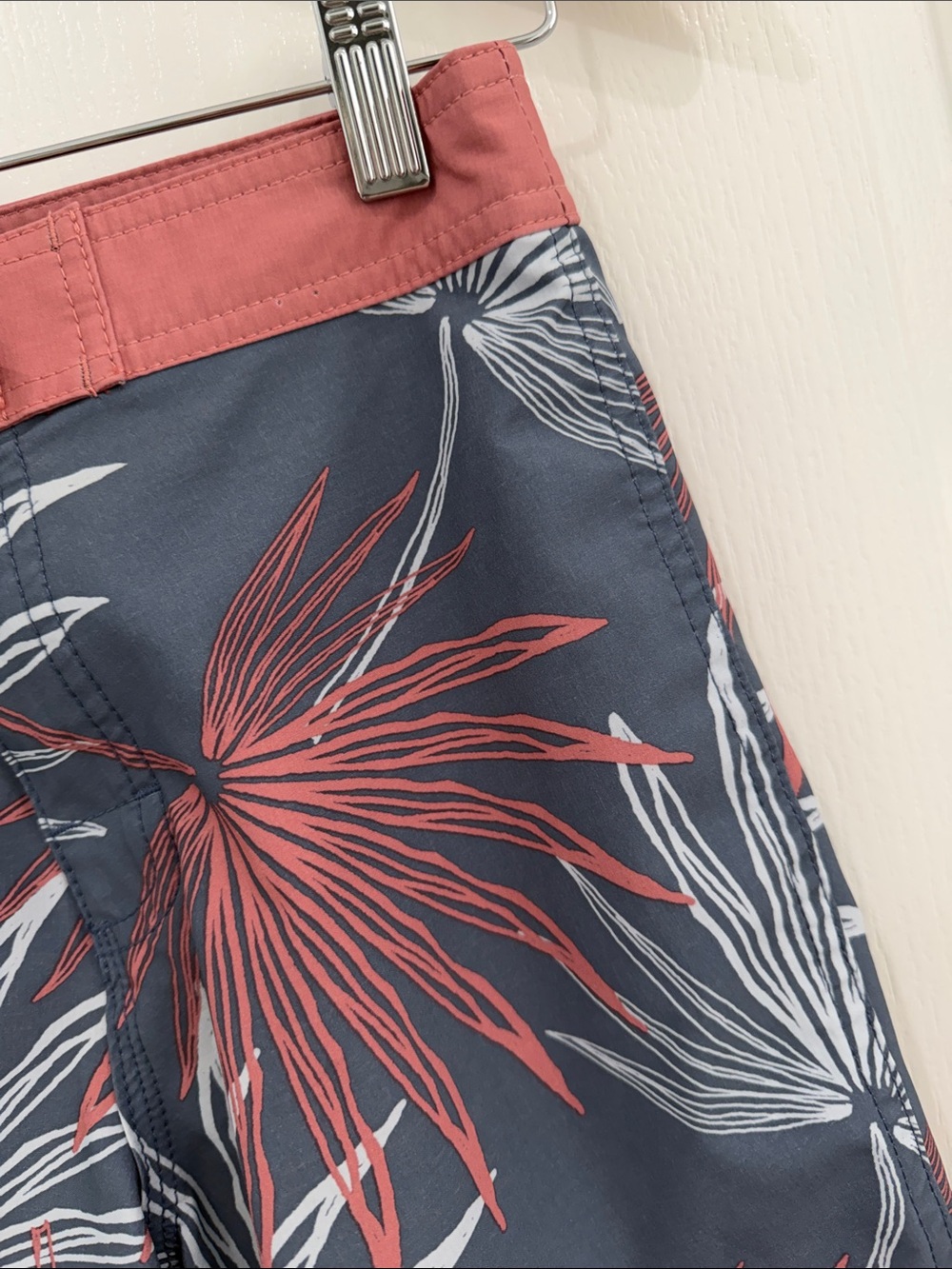RVCA Men’s Slate Blue Floral Hybrid Shorts with Rose Trim size 26” boardshorts - Picture 4 of 7